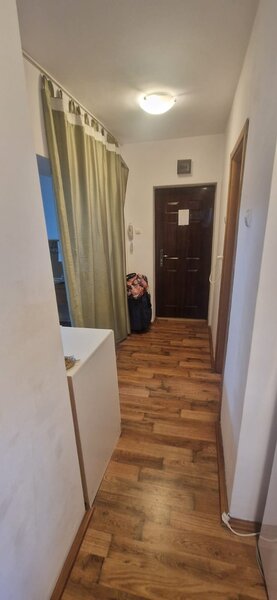 Piata Muncii, Calea Calarasilor, stradal, 8 min. metrou, 42 mp, bloc mixt,